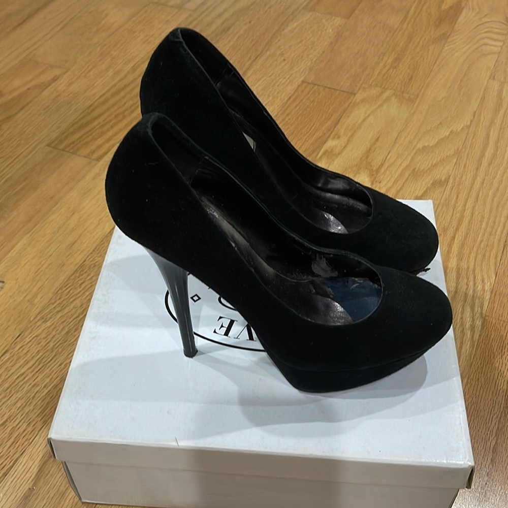 Steve Madden Caryssa Black Suede Pumps Size 8